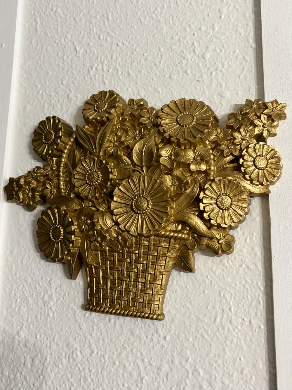 Vintage 1975 Syroco Flower Baskets Bouquets Gold Tone Wall Decor Set of 2 - Picture 3 of 10